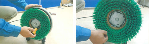 ブラシ・パッド台の外し方